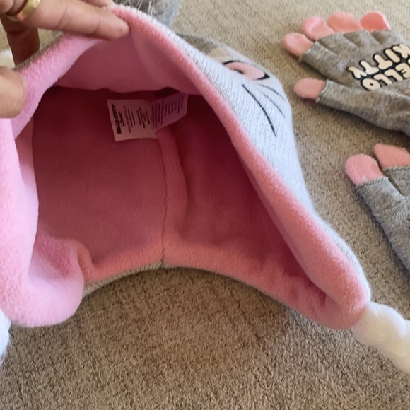🪞 NEW fleece lined hello kitty beanie and glove Sanrio set - Picture 4 of 9